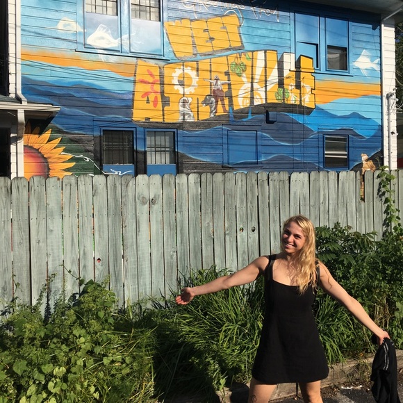 Meet your Posher, Isabelle - Picture 1 of 1